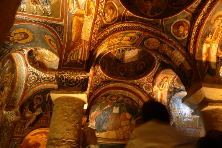 Karanlik Kilise