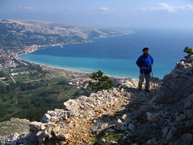 Ernst über der Bucht von Baska
