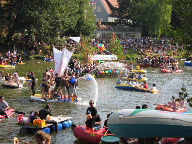 Floß ziemlich überladen