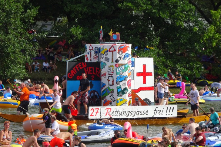 Rettungsgasse frei !!!